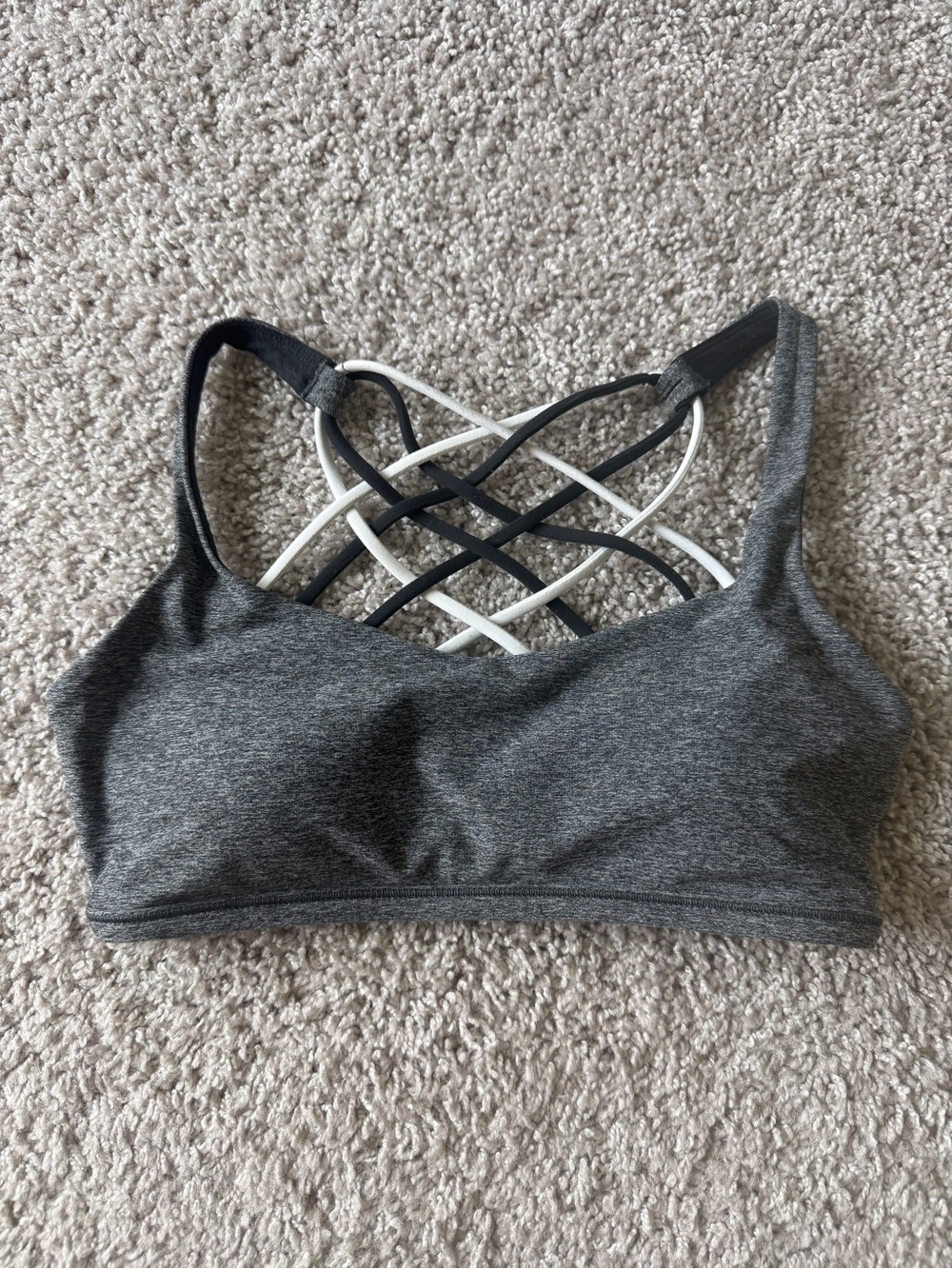 Lululemon Free to Be Wild 6 Grey White